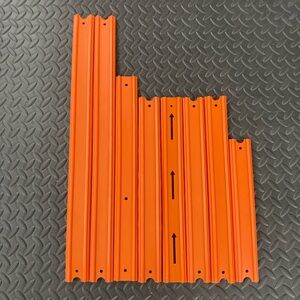 8 Piece / 8ft Hot Wheels Builder Race Track